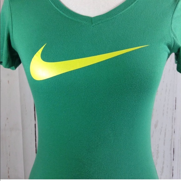 Nike Green Yellow Slim Fit V-Neck T-Shirt XS - Picture 2 of 7